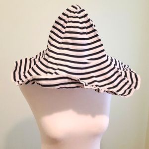 Black and white stripped cute flexible Beach ⛱️  hat
